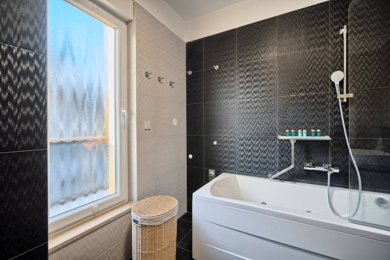Apartment Liberty Living med Basseng IV Split