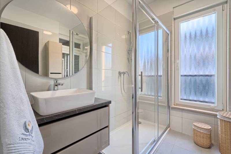 Apartment Liberty Living med Basseng IV Split