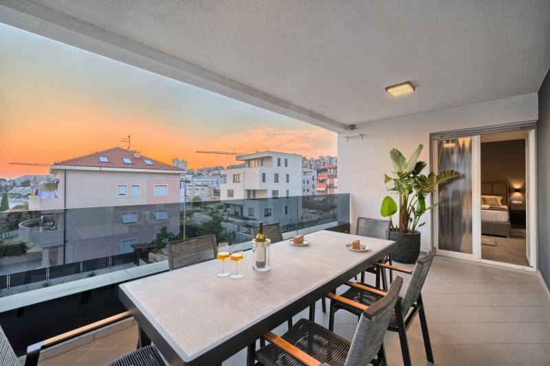 Apartment Liberty Living med Basseng IV Split