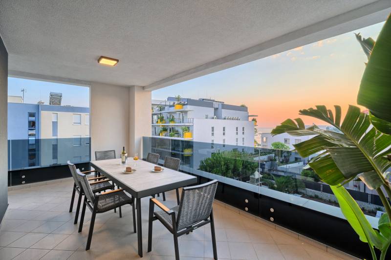 Apartment Liberty Living med Basseng IV Split