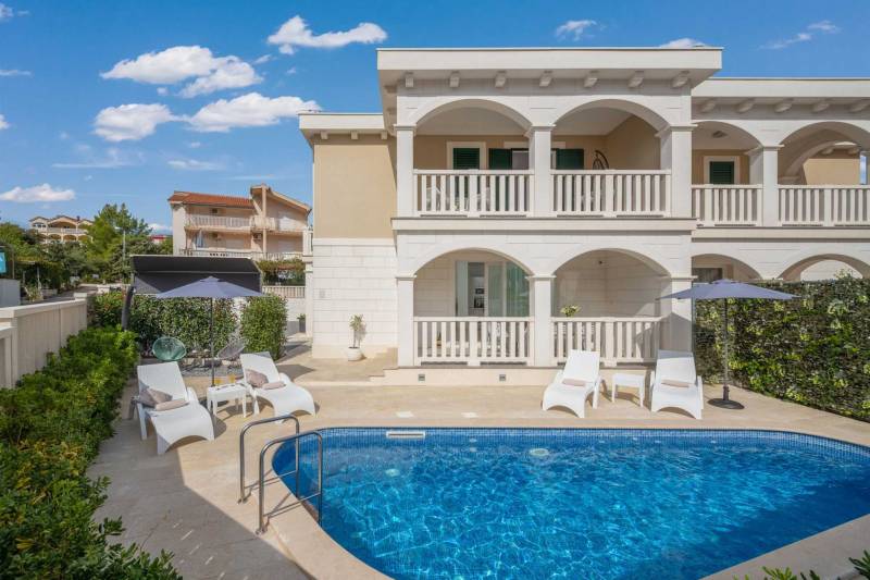 Willa Stone Art z Basenem Šibenik