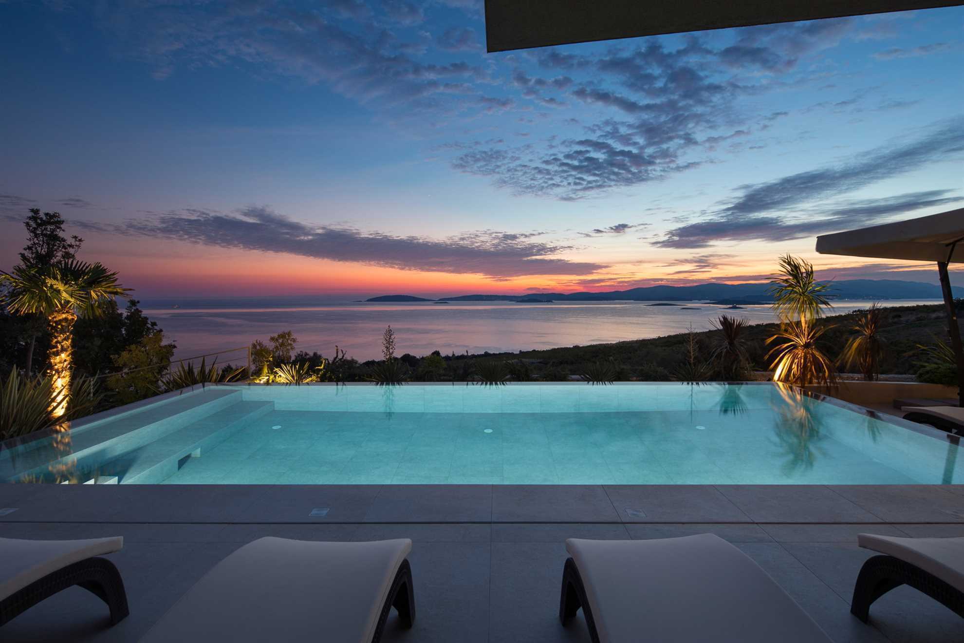 Luxury Villa Bevel with Pool
