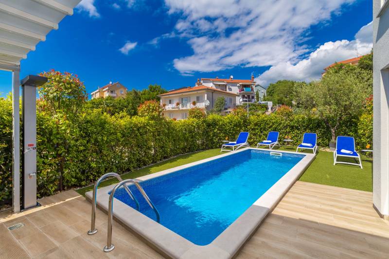 Villa Topaz mit beheiztem Pool Krk