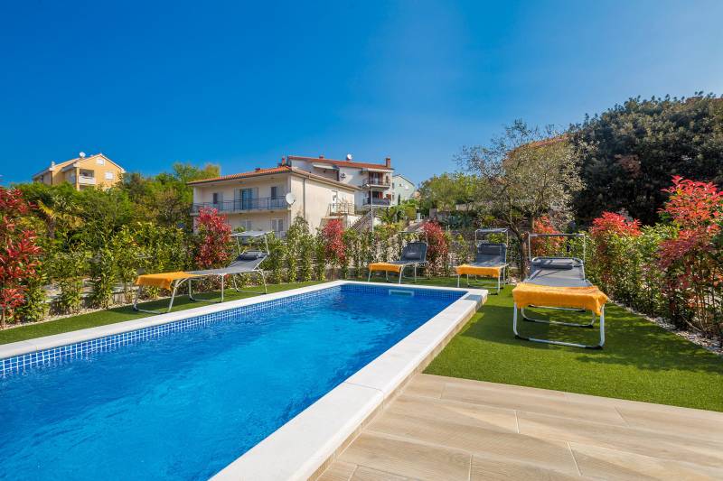 Villa Topaz mit beheiztem Pool Krk