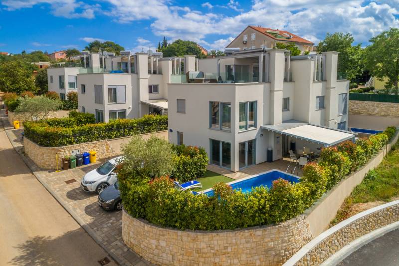 Villa Topaz mit beheiztem Pool Krk