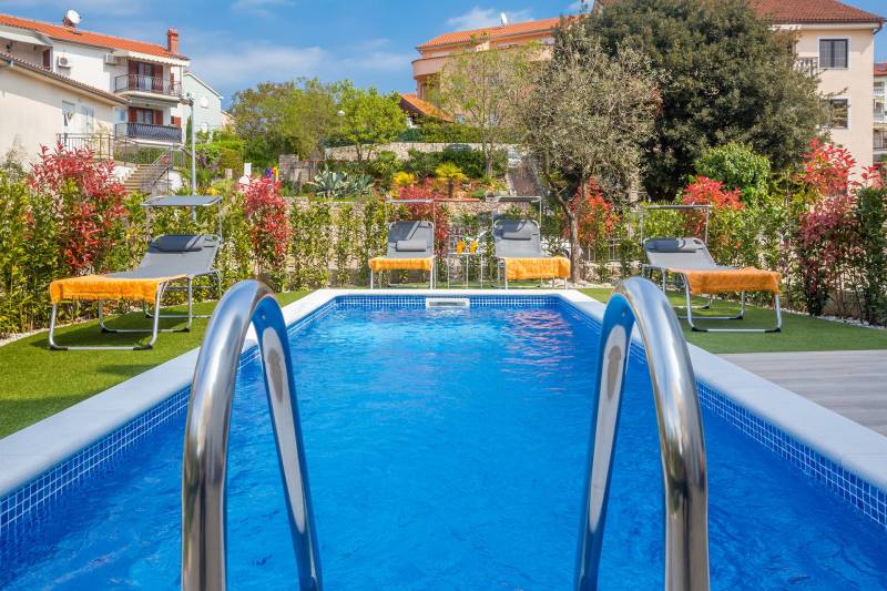 Villa Topaz mit beheiztem Pool Krk