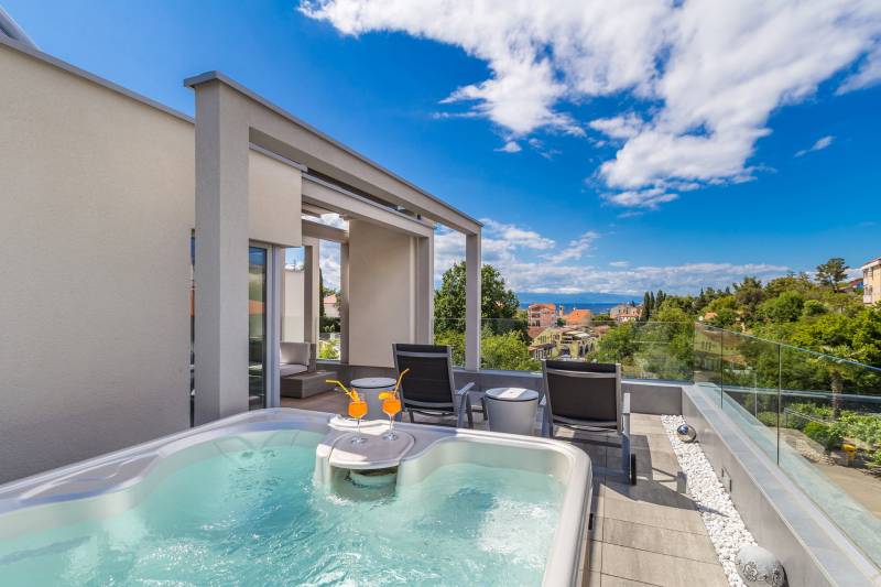 Villa Topaz mit beheiztem Pool Krk
