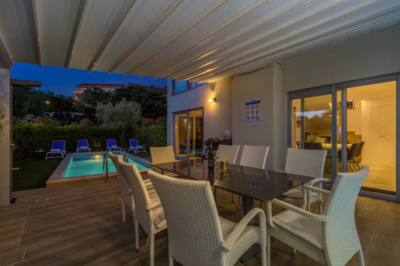Villa Topaz mit beheiztem Pool Krk