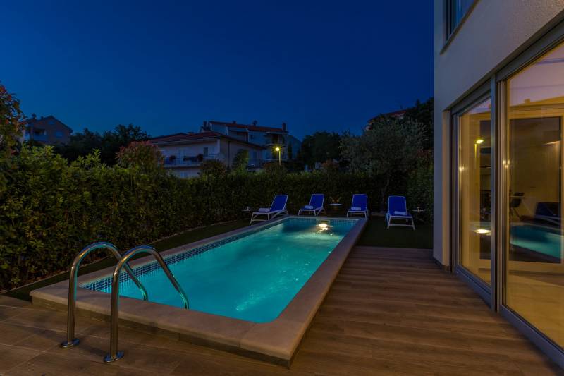 Villa Topaz mit beheiztem Pool Krk