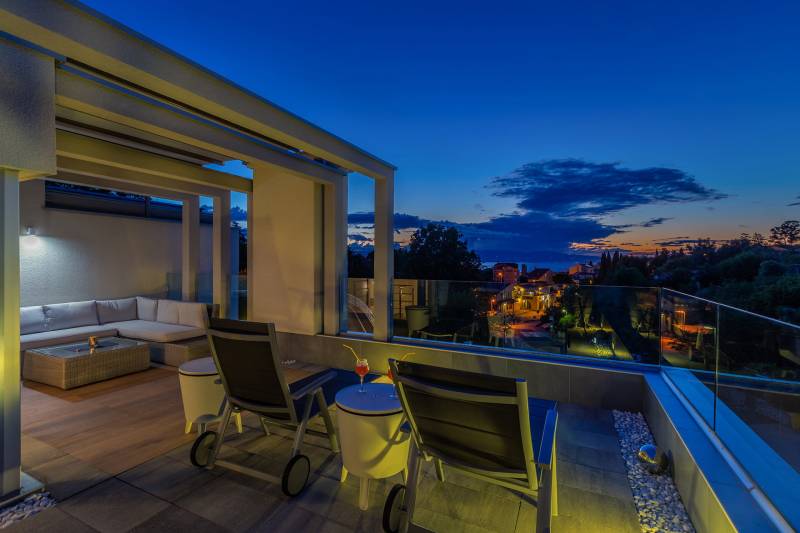 Villa Topaz mit beheiztem Pool Krk