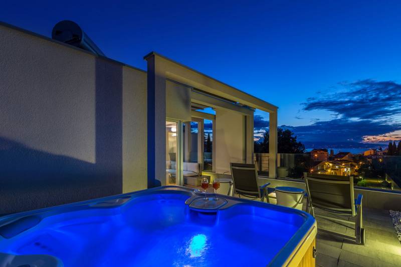 Villa Topaz mit beheiztem Pool Krk