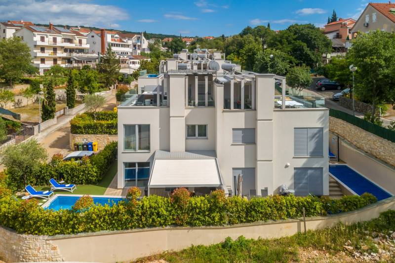Villa Topaz mit beheiztem Pool Krk