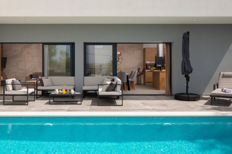 Luxusvilla IN mit beheiztem Pool Split