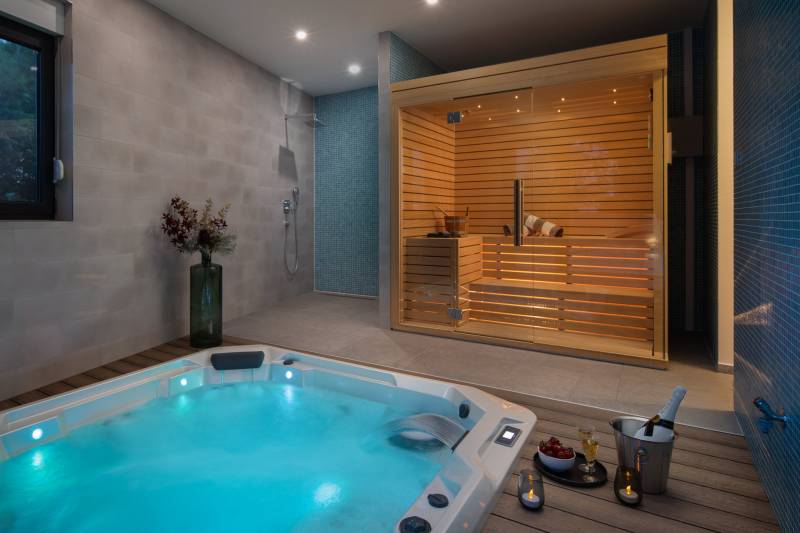 Luxusvilla IN mit beheiztem Pool Split
