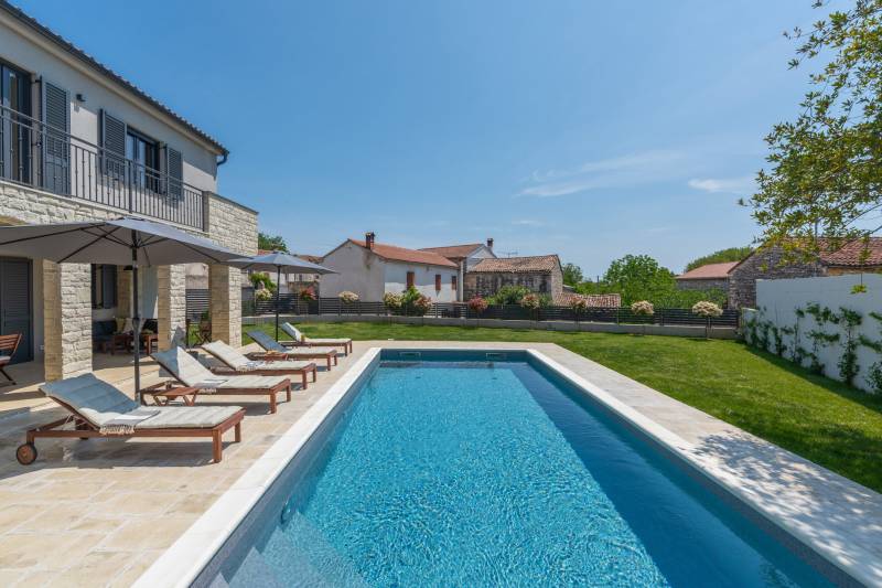 Vila Rosa Bianca s Bazenom Pula