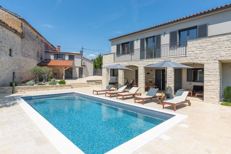 Vila Rosa Bianca s Bazenom Pula