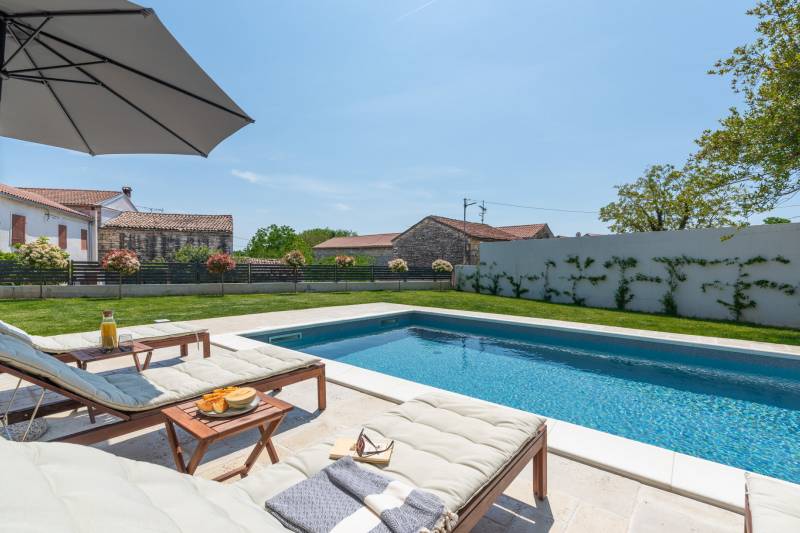 Vila Rosa Bianca s Bazenom Pula