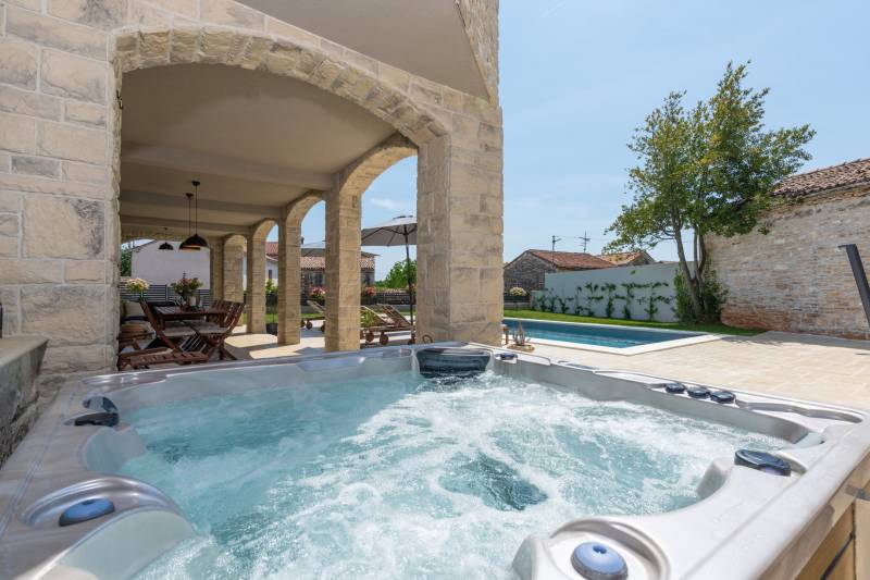 Vila Rosa Bianca s Bazenom Pula