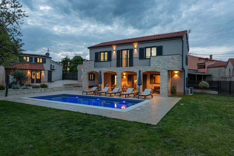 Vila Rosa Bianca s Bazenom Pula