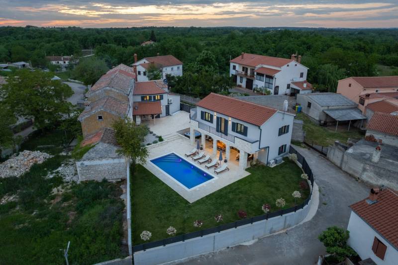 Vila Rosa Bianca s Bazenom Pula