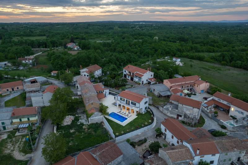 Vila Rosa Bianca s Bazenom Pula