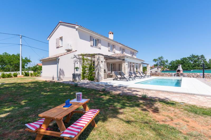 Villa Paloma Blanca with Pool Rabac