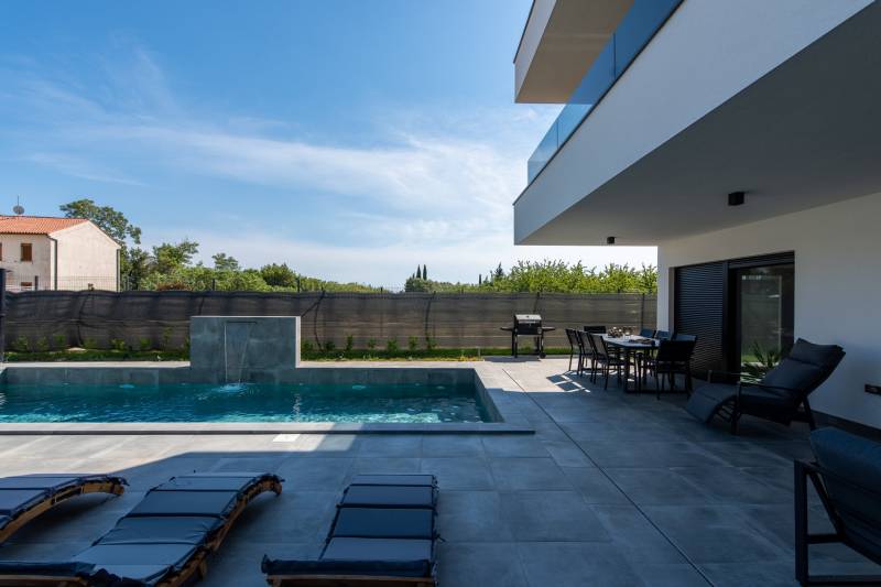 Luksuzna Vila Black Onyx s Bazenom Pula