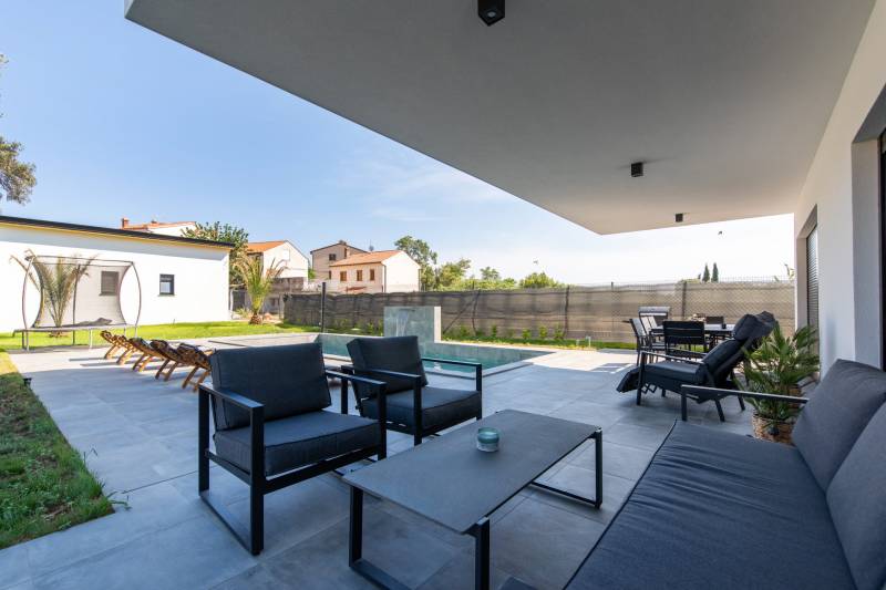Luksuzna Vila Black Onyx s Bazenom Pula