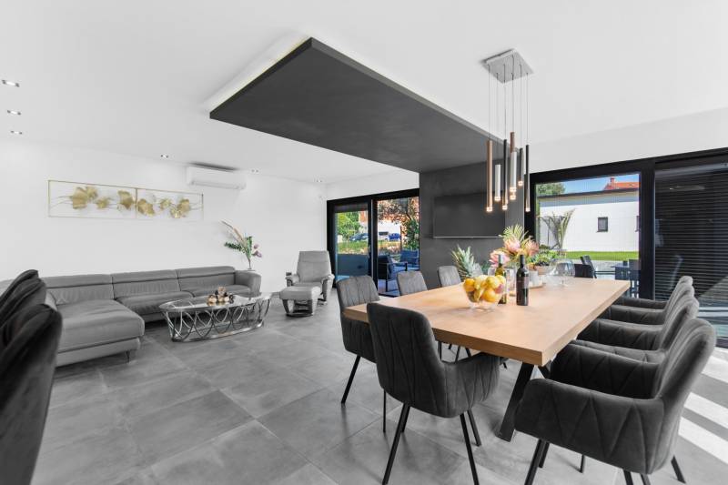 Luksuzna Vila Black Onyx s Bazenom Pula