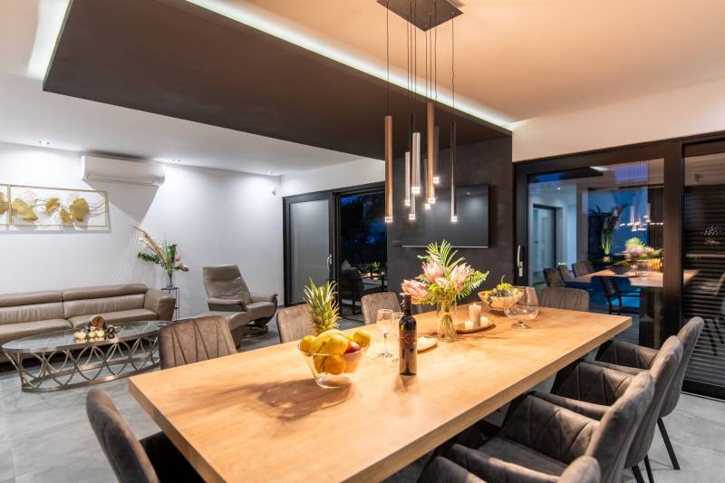 Luksuzna Vila Black Onyx s Bazenom Pula