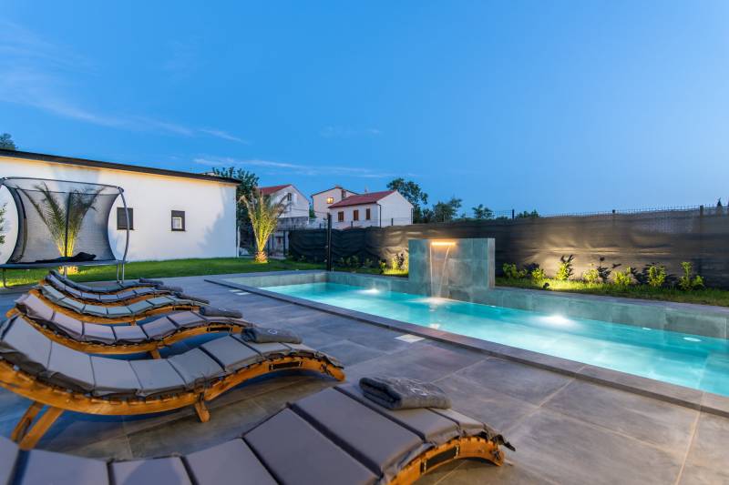 Luksuzna Vila Black Onyx s Bazenom Pula