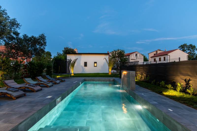 Luksuzna Vila Black Onyx s Bazenom Pula
