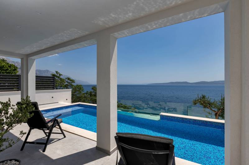 Beachfront Villa Immortelle with Pool Omiš