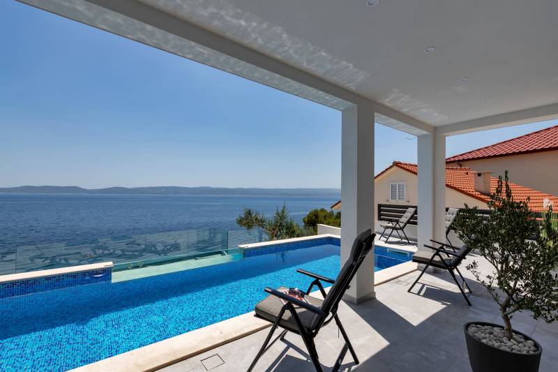 Beachfront Villa Immortelle with Pool Omiš