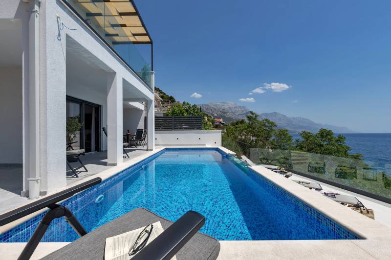 Beachfront Villa Immortelle with Pool Omiš