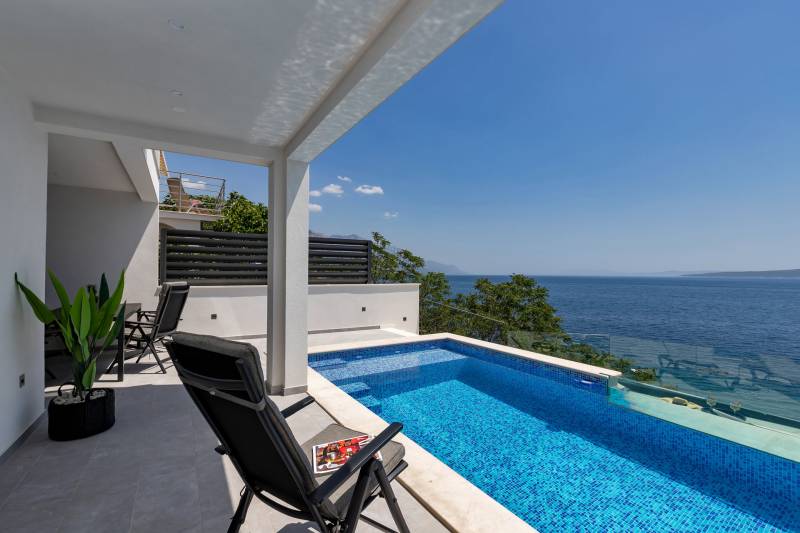 Beachfront Villa Immortelle with Pool Omiš