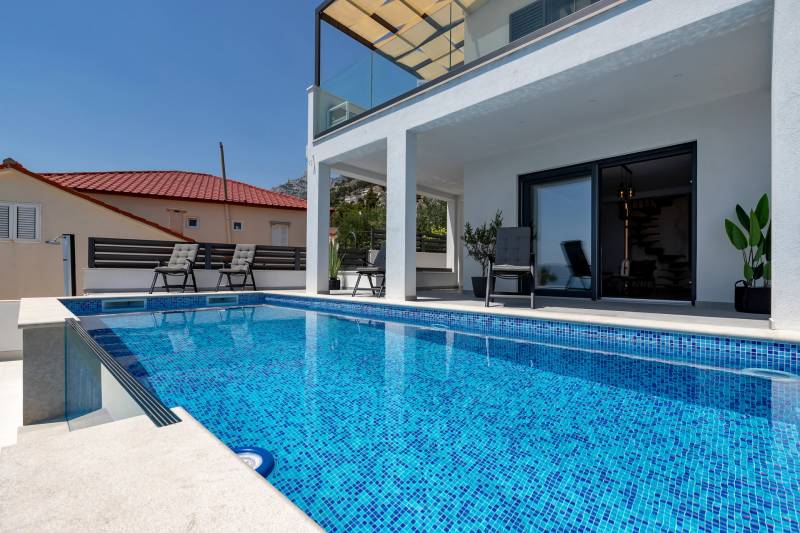 Beachfront Villa Immortelle with Pool Omiš
