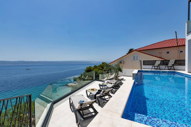 Beachfront Villa Immortelle with Pool Omiš