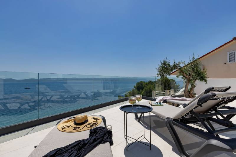 Beachfront Villa Immortelle with Pool Omiš