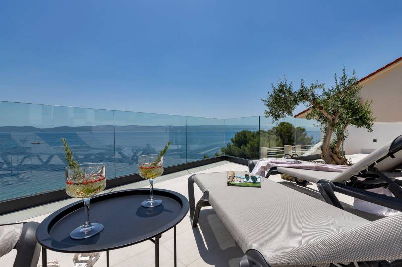 Beachfront Villa Immortelle with Pool Omiš