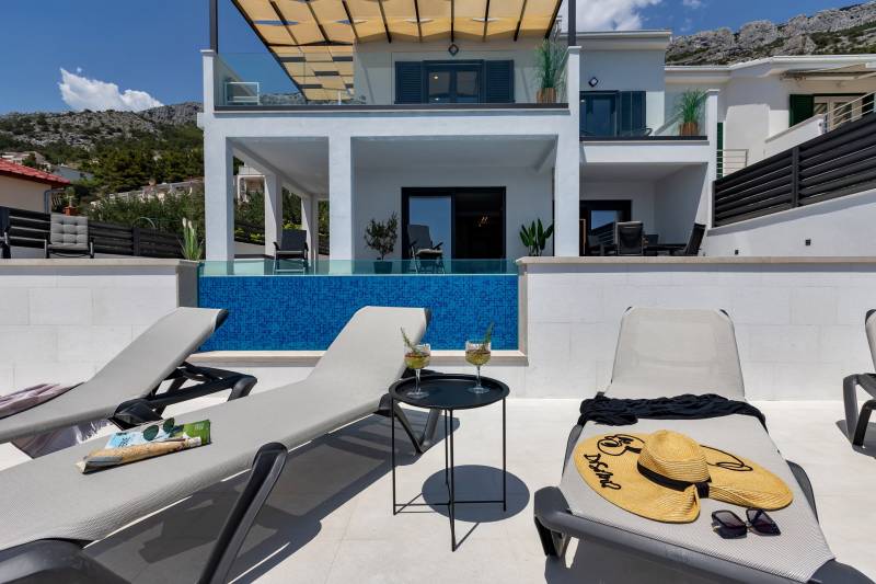 Beachfront Villa Immortelle with Pool Omiš