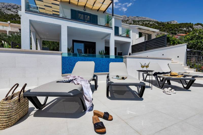 Beachfront Villa Immortelle with Pool Omiš