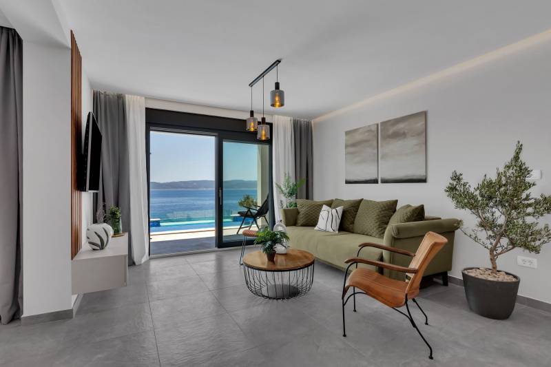 Beachfront Villa Immortelle with Pool Omiš