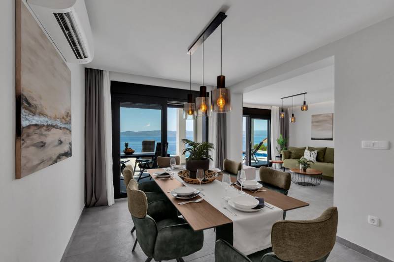 Beachfront Villa Immortelle with Pool Omiš