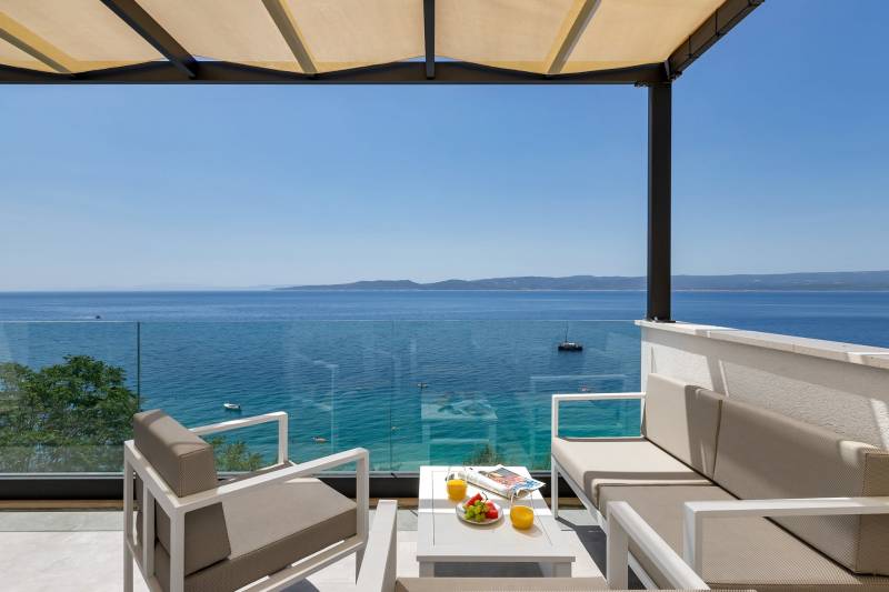 Beachfront Villa Immortelle with Pool Omiš