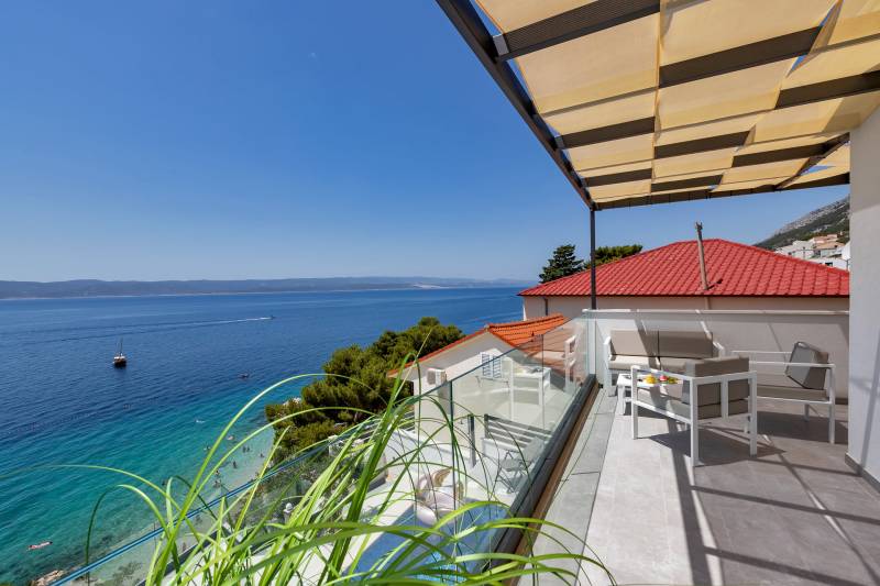 Beachfront Villa Immortelle with Pool Omiš