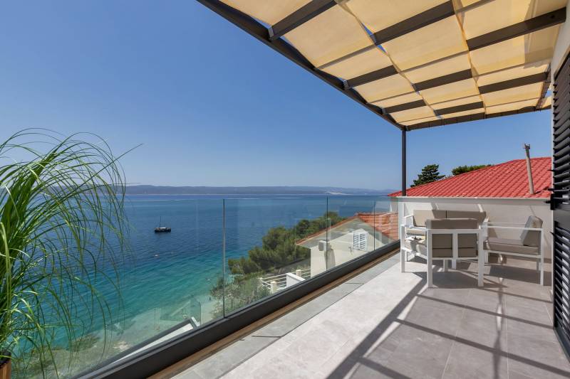 Beachfront Villa Immortelle with Pool Omiš