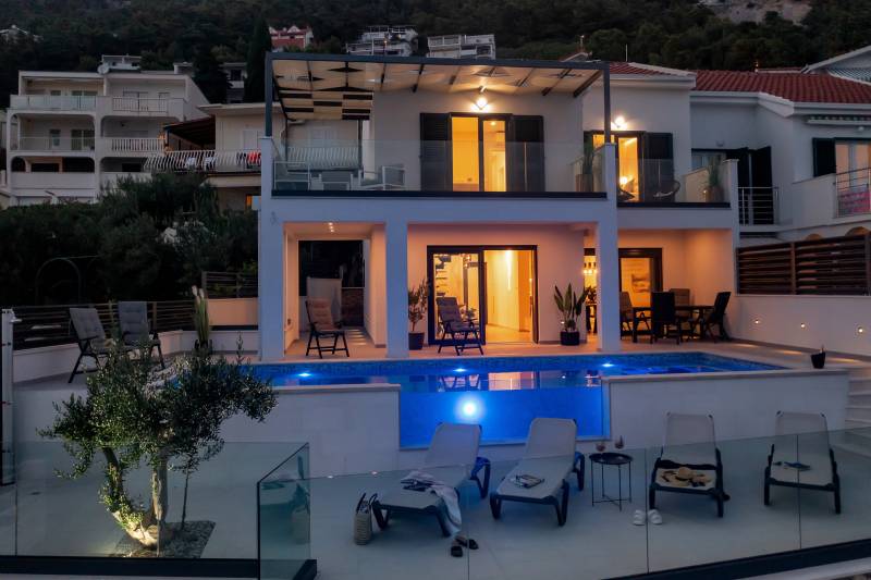 Beachfront Villa Immortelle with Pool Omiš