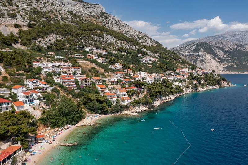 Beachfront Villa Immortelle with Pool Omiš