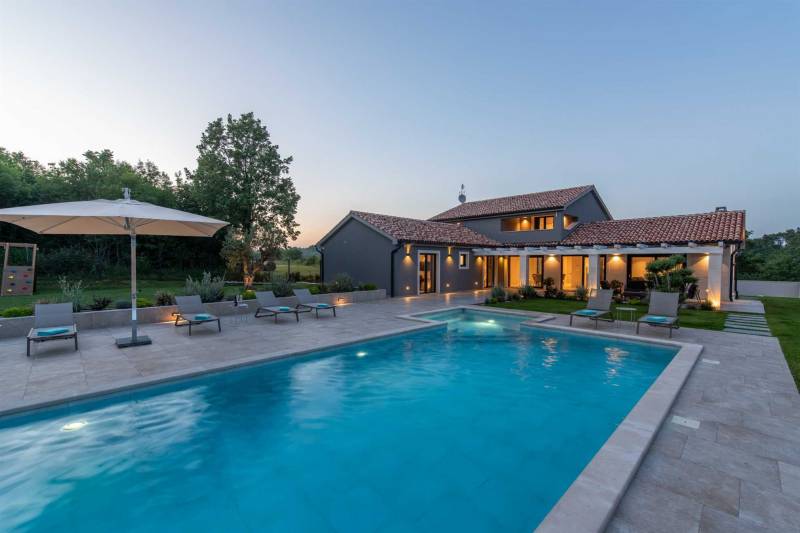 Villa Porta Aurea with Pool